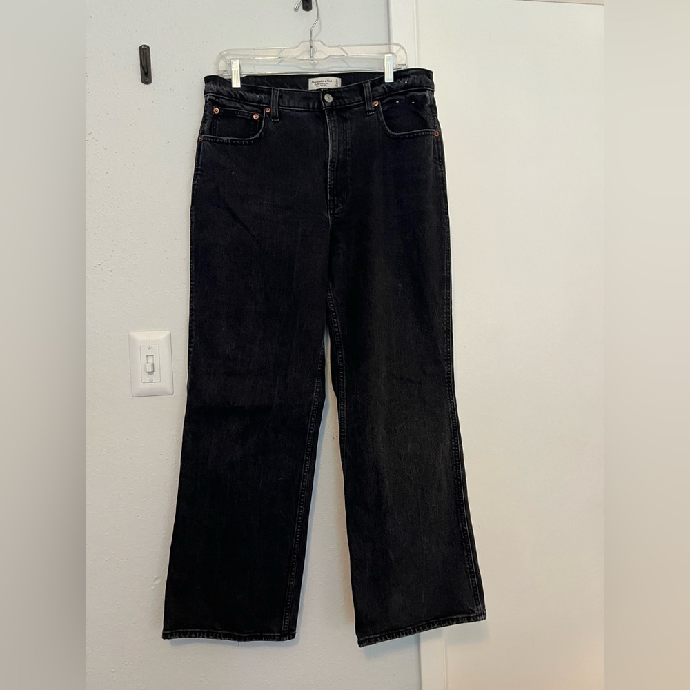 Abercrombie & Fitch ‘90s Relaxed Jean, Ultra High Rise